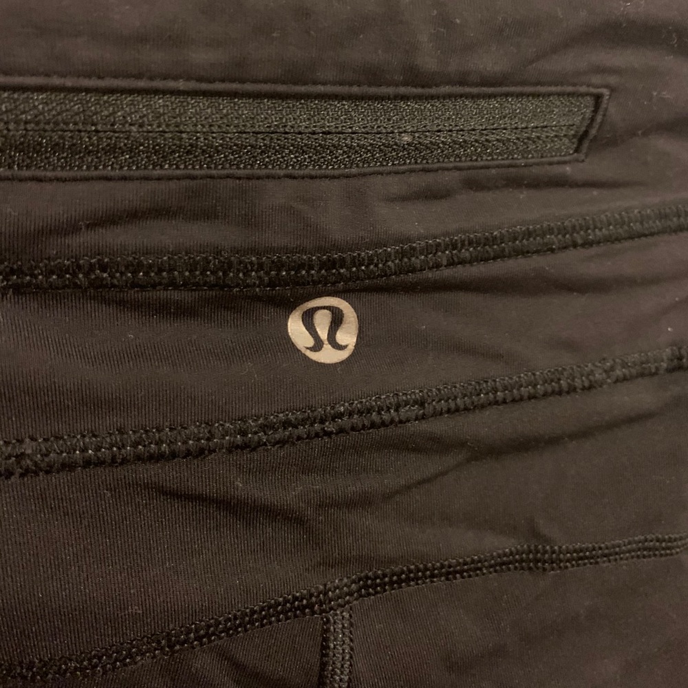 LULULEMON black 25” leggings size 6